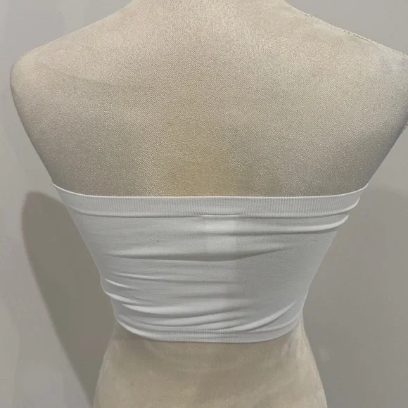 Women's White seamless Top - Picture 2 of 3